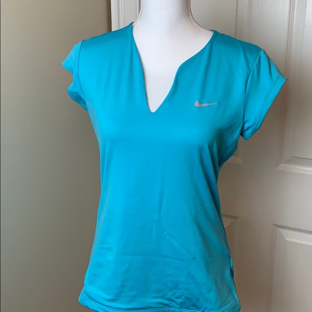 🥎🥎🥎Nike Dri-Fit Tennis Shirt